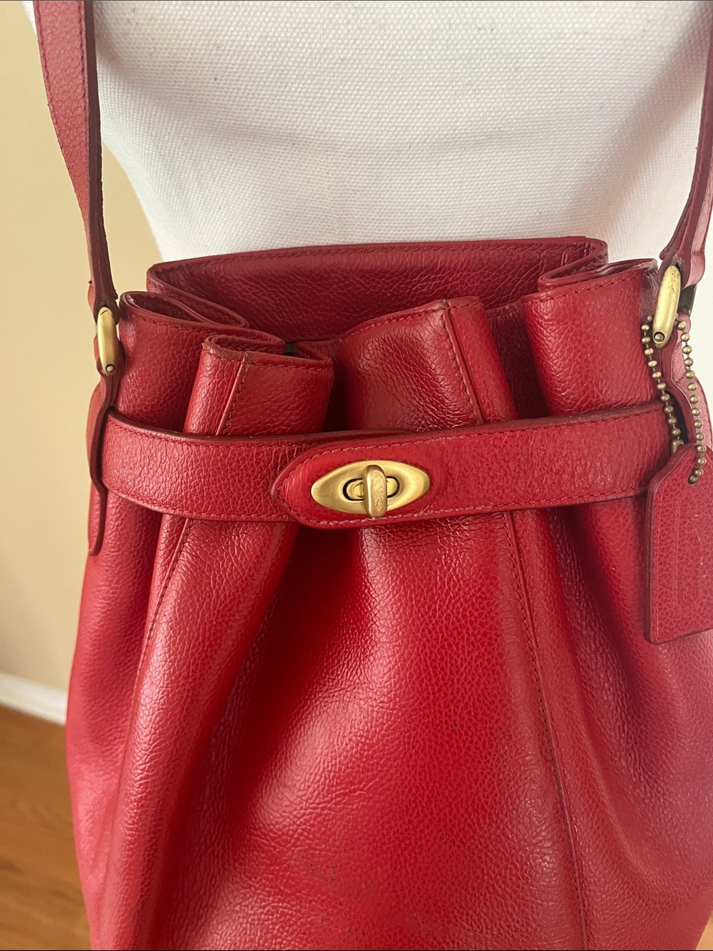 Vintage Coach Madison
Deauville bucket bag 4426 hang tag dust bag - Picture 2 of 14